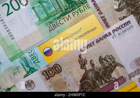 WESTERN Union und russische Rubel Stockfoto