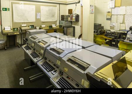 Teledrucker im Kommunikationsraum im geheimen Atombunker von Kelvedon Hatch. Stockfoto