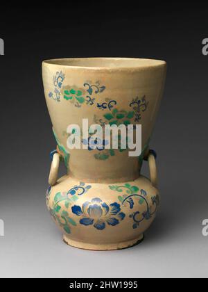 Kunst inspiriert von Blumenvase, Edo-Zeit (1615–1868), ca. 1700–1780, Japan, Steinzeug (Ko-Kiyomizu Ware), H. 14 Zoll (35,6 cm), Keramik, Klassisches von Artotop modernisiertes Werk mit einem Schuss Moderne. Formen, Farbe und Wert, auffällige visuelle Wirkung auf Kunst. Emotionen durch Freiheit von Kunstwerken auf zeitgemäße Weise. Eine zeitlose Botschaft, die eine wild kreative neue Richtung verfolgt. Künstler, die sich dem digitalen Medium zuwenden und die Artotop NFT erschaffen Stockfoto