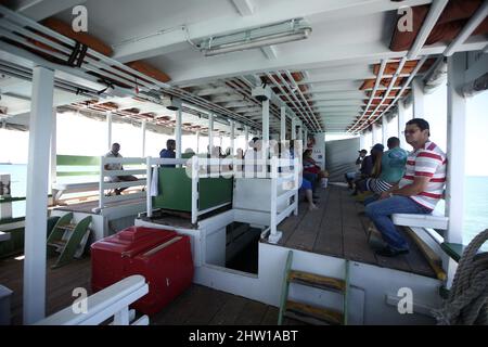 salvador, bahia, brasilien - 28. august 2017: Schnellboot für den Transport von Menschen für die Überfahrt von Mar Grande nach Salvador durch die Baía de Todos os San Stockfoto