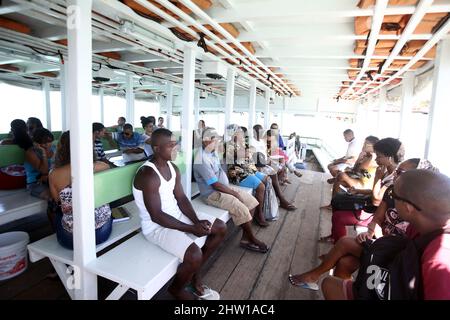 salvador, bahia, brasilien - 28. august 2017: Schnellboot für den Transport von Menschen für die Überfahrt von Mar Grande nach Salvador durch die Baía de Todos os San Stockfoto