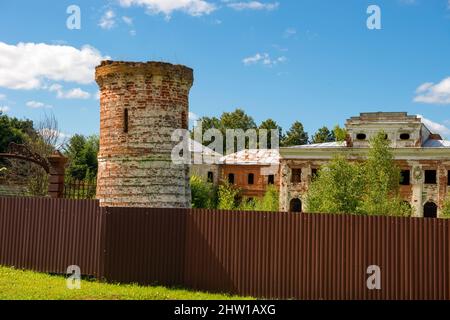 Das gut Tschernyschow im Dorf Jaropolez, Bezirk Wolokolamsk, Russland Stockfoto