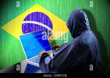 Anonymer Kapuzenhacker, Flagge Brasiliens, Binärcode - Cyber-Angriffskonzept Stockfoto