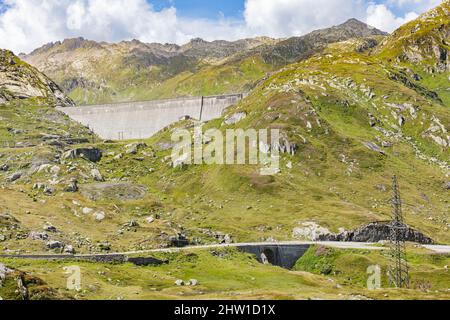 Schweiz, Kanton Tessin, Andermatt, St. Gotthard-Pass, Tremola-Straße, Lucendro See Damm Stockfoto