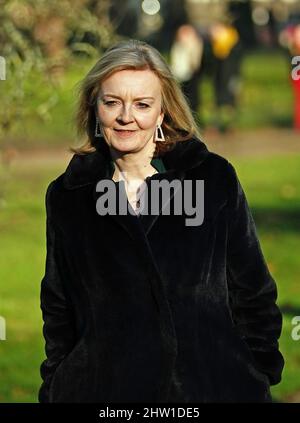 EMABARGOED BIS 2230. DONNERSTAG, DEN 3. MÄRZ Datei-Foto vom 14/01/22 von Außenminister Liz Truss, der nach seiner „illegalen, amoralen und barbarischen“ Invasion in der Ukraine zu einem „intensiven Tag der Diplomatie“ in Brüssel aufbrechen wird, um „das Laster um Putins Kriegsmaschinerie zu verschärfen“. Stockfoto