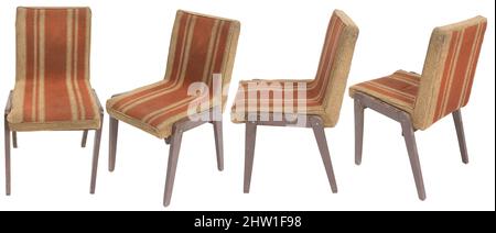 Brauner Holzstuhl aus Polen mit mehreren Seiten. Weicher Sitz und Rückenlehne. Stockfoto