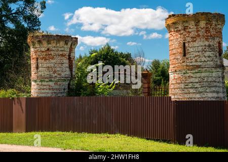 Das gut Tschernyschow im Dorf Jaropolez, Bezirk Wolokolamsk, Russland Stockfoto