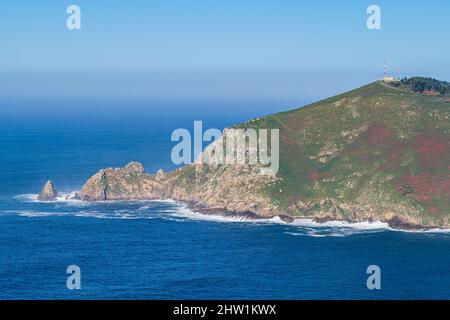 Spanien, Galizien, Finisterre (Fisterra), Endziel der Wallfahrt nach Santiago de Compostela, Kap Finisterre, Panorama vom Monte do Facho, Blick auf den Monte Veladoiro Stockfoto