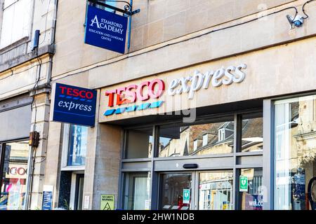 Tesco Express Schild, Tesco Express, Tesco, Tesco Express Shop, Stamford, Lincolnshire, Großbritannien, England, Stamford Town, Stamford UK, Stamford Lincolnshire, Stockfoto