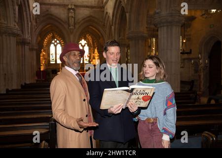 Roslin, Großbritannien. 3. März 2022. Fotocall DER da VINCI CODE in der Rosslyn Chapel in Roslin. Nigel Harman, Danny John-Jules und die Schauspielerin Leigh Lothian aus Edinburgh posierten im März und April für ein Foto, um den Da Vinci Code in Glasgow und Edinburgh zu promoten. Der Da Vinci Code wird vom 28. März bis zum 2. April im Theatre Royal in Glasgow spielen und dann vom 5-9. April zum King's Theatre in Edinburgh gehen.Bildnachweis: Pako Mera/Alamy Live News Stockfoto