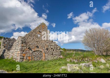 Frankreich, Lozere, die Causses und die Cevennen, mediterrane agropastorale Kulturlandschaft, von der UNESCO zum Weltkulturerbe erklärt, Nationalpark Cevennes (Parc National des Cevennes), von der UNESCO zum Biosphärenreservat erklärt, Mont Lozere, Weiler Bellecoste, Le Pont de Montvert Stockfoto