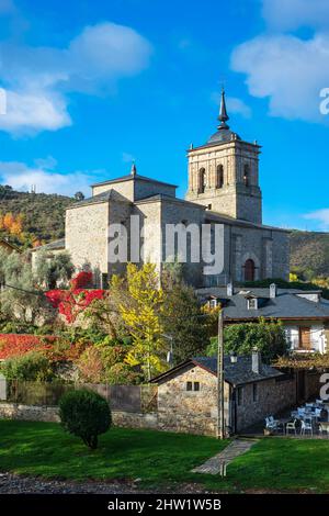 Spanien, Kastilien und Le?n, Molinaseca, Bühne auf dem Camino Franc, spanische Pilgerroute nach Santiago de Compostela, UNESCO-Weltkulturerbe, Kirche San Nicolas de Bari aus dem 17.. Jahrhundert Stockfoto