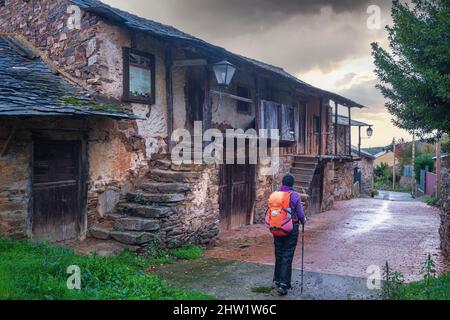 Spanien, Kastilien und Le?n, Riego de Ambros, Wandern Sie auf der spanischen Route des Camino Franc, der Pilgerfahrt nach Santiago de Compostela, die zum UNESCO-Weltkulturerbe gehört Stockfoto