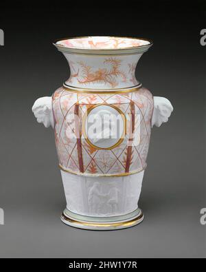 Century Vase, ca. 1876, hergestellt in Brooklyn, New York, USA, Porzellan, H. 12 3/4 Zoll (32,4 cm), Keramik, nationalistische Motive schmücken dieses Vasen-Paar, das der Bildhauer Karl Müller zu Ehren der amerikanischen Jahrhundertfeier 1876 entworfen hat. Indianische Pflanzen schmücken den Körper und nordamerikanische Bisons dienen als Griffe Stockfoto