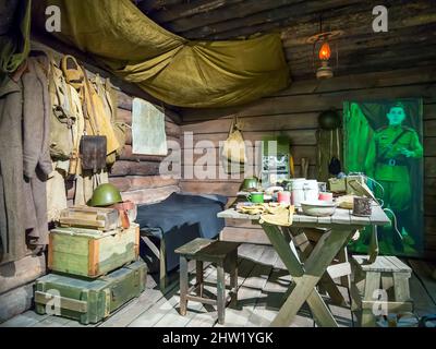 Tula, Russland - 04. Januar 2021: Wiederaufbau des Dugout der Offiziere der sowjetischen Armee 1943-1944, Tula Staatliches Waffenmuseum Stockfoto