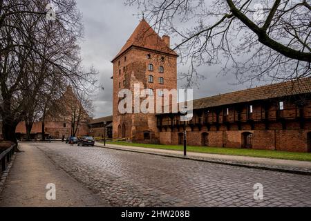 Das mittelalterliche Schloss des Deutschen Ordens in Malbork in der Region Pommern, Polen. Dies ist die größte Burg der Welt gemessen an der Landfläche und ein UNESCO-Weltkulturerbe Stockfoto