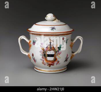 Kunst inspiriert von gedeckter Schale und Tablett mit zwei Griff, 1785–90, hergestellt in China, Chinesisch, für den amerikanischen Markt, Hartporzellan, H. 5 1/2in. (14 cm), Keramik, Dieses Objekt gehört zu einem großen Dinner-Service mit dem Wappen der Familie Townley. Der Service, wahrscheinlich von Justice bestellt, Classic Works modernisiert von Artotop mit einem Schuss Moderne. Formen, Farbe und Wert, auffällige visuelle Wirkung auf Kunst. Emotionen durch Freiheit von Kunstwerken auf zeitgemäße Weise. Eine zeitlose Botschaft, die eine wild kreative neue Richtung verfolgt. Künstler, die sich dem digitalen Medium zuwenden und die Artotop NFT erschaffen Stockfoto