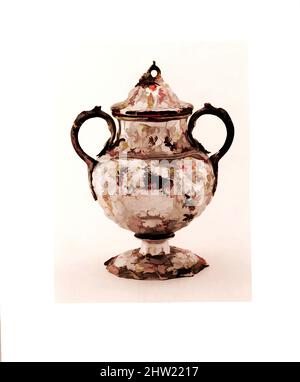 Kunst inspiriert von Sugar Bowl, 1850, Made in New York, New York, USA, American, Silver, Insgesamt: 8 15/16 x 7 1/8 x 5 5/16 Zoll (22,7 x 18,1 x 13,5 cm); 25 oz. (776,9 g), Silber, John C. Moore (ca. 1802–1874), 1850, Marshall Lefferts, Präsident der New York und New England, Classic Works modernisiert von Artotop mit einem Schuss Moderne. Formen, Farbe und Wert, auffällige visuelle Wirkung auf Kunst. Emotionen durch Freiheit von Kunstwerken auf zeitgemäße Weise. Eine zeitlose Botschaft, die eine wild kreative neue Richtung verfolgt. Künstler, die sich dem digitalen Medium zuwenden und die Artotop NFT erschaffen Stockfoto