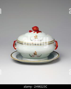 Kunst inspiriert von zugedeckter Soße Terrine, ca. 1786, hergestellt in China, Chinesisch, für den amerikanischen Markt, Porzellan, H. 5 1/2 Zoll (14 cm); Durchm. 5 3/8 Zoll (13,7 cm), Keramik, Klassisches von Artotop modernisiertes Werk mit einem Schuss Moderne. Formen, Farbe und Wert, auffällige visuelle Wirkung auf Kunst. Emotionen durch Freiheit von Kunstwerken auf zeitgemäße Weise. Eine zeitlose Botschaft, die eine wild kreative neue Richtung verfolgt. Künstler, die sich dem digitalen Medium zuwenden und die Artotop NFT erschaffen Stockfoto