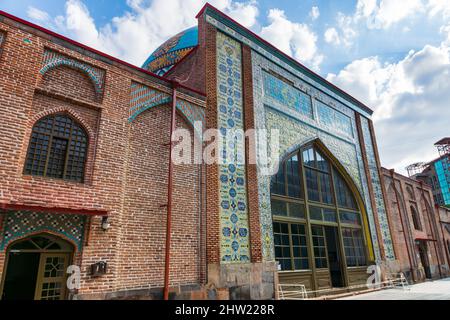 Blaue Moschee in Jerewan, die größte und einzige aktive Moschee in Armenien. Es liegt in der Innenstadt von Eriwan und ist ein beliebtes Touristenziel. Stockfoto