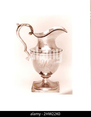 Kunst inspiriert von Creamer, ca. 1810, amerikanisch, Silber, insgesamt: 8 1/8 x 6 1/4 Zoll (20,6 x 15,9 cm); 18 oz. 1 dwt. (561,5 g), Silber, Classic Works modernisiert von Artotop mit einem Schuss Moderne. Formen, Farbe und Wert, auffällige visuelle Wirkung auf Kunst. Emotionen durch Freiheit von Kunstwerken auf zeitgemäße Weise. Eine zeitlose Botschaft, die eine wild kreative neue Richtung verfolgt. Künstler, die sich dem digitalen Medium zuwenden und die Artotop NFT erschaffen Stockfoto