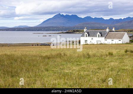 Der kleine Weiler Achnakloich bei Tarskavaig auf der Sleat-Halbinsel im Süden der Isle of Skye, Highland, Schottland, Großbritannien Stockfoto