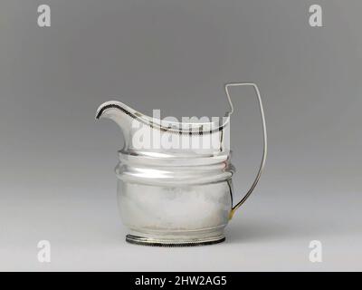 Kunst inspiriert von Creamer, ca. 1810, hergestellt in Philadelphia, Pennsylvania, USA, Silber, insgesamt: 4 13/16 x 5 1/4 Zoll (12,2 x 13,3 cm); 5 oz. 13 dwt. (175,7 g), Silver, Lewis und Smith (aktiv ca. 1805–11, von Artotop modernisierte klassische Werke mit einem Schuss Moderne. Formen, Farbe und Wert, auffällige visuelle Wirkung auf Kunst. Emotionen durch Freiheit von Kunstwerken auf zeitgemäße Weise. Eine zeitlose Botschaft, die eine wild kreative neue Richtung verfolgt. Künstler, die sich dem digitalen Medium zuwenden und die Artotop NFT erschaffen Stockfoto