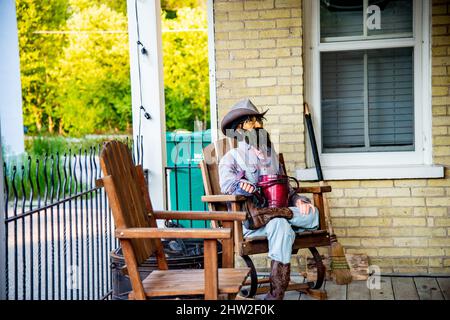 Straßen und Geschäfte von Cedarburg, Wisconsin, USA. Cedarburg ist eine Stadt im Ozaukee County, Wisconsin, USA. Stockfoto