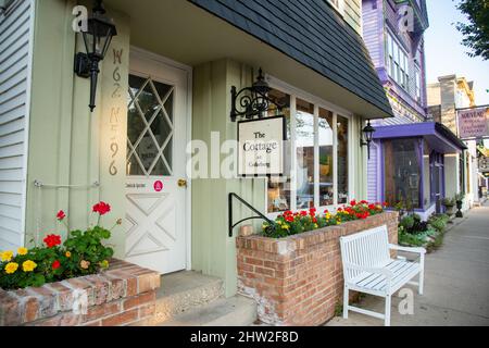 Straßen und Geschäfte von Cedarburg, Wisconsin, USA. Cedarburg ist eine Stadt im Ozaukee County, Wisconsin, USA. Stockfoto