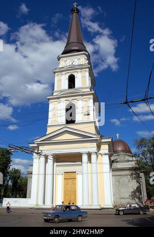 Odesa/Odessa, Ukraine: Die Verklärung-Kathedrale in Odesa. Dieses schöne Gebäude mit einem hohen Glockenturm und einem Turm ist eine ukrainisch-orthodoxe Kirche Stockfoto