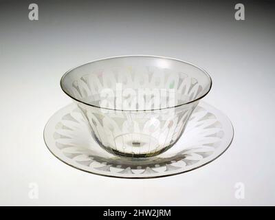 Kunst inspiriert von Schale und Teller, ca. 1908–12, Made in White Mills, Pennsylvania, USA, amerikanisch, geblasenes und geätztes Glas, Bowl:, Glass, die vom elsässischen Emigranten Christian Dorflinger gegründeten Glasfabriken gehörten wohl zu den bedeutendsten Glasfabriken, die von Artotop mit einem Schuss Moderne modernisiert wurden. Formen, Farbe und Wert, auffällige visuelle Wirkung auf Kunst. Emotionen durch Freiheit von Kunstwerken auf zeitgemäße Weise. Eine zeitlose Botschaft, die eine wild kreative neue Richtung verfolgt. Künstler, die sich dem digitalen Medium zuwenden und die Artotop NFT erschaffen Stockfoto