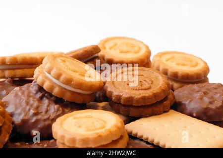 Cookies verschiedener Arten und Formen liegen übereinander Stockfoto