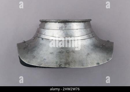 Kunst inspiriert von Gorget, ca. 1525–75, Deutsch, Stahl, Leder, H. 6 3/4 Zoll (17,1 cm); B: 11 Zoll (27,9 cm), Armor Parts-Colletins, Burgonets und Schluchten gehörten zu den praktischsten und am weitesten verbreiteten Formen der Rüstung zum Schutz der lebenswichtigen Bereiche von Kopf und Hals. Beispiele wie dieser Gorget, Classic Works modernisiert von Artotop mit einem Schuss Moderne. Formen, Farbe und Wert, auffällige visuelle Wirkung auf Kunst. Emotionen durch Freiheit von Kunstwerken auf zeitgemäße Weise. Eine zeitlose Botschaft, die eine wild kreative neue Richtung verfolgt. Künstler, die sich dem digitalen Medium zuwenden und die Artotop NFT erschaffen Stockfoto