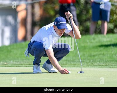 Orlando, FL, USA. 3. März 2022. Adam Long aus den Vereinigten Staaten auf dem 10. Green während der ersten Runde Golf Aktion des Arnold Palmer Invitational präsentiert von Mastercard im Arnold Palmer's Bay Hill Club & Lodge in Orlando, FL. Romeo T Guzman/CSM/Alamy Live News Stockfoto