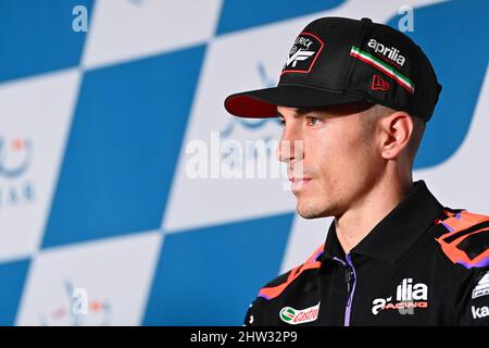 Losail, Katar. 03. März 2022. Pressekonferenz und Präsentation von Fahrern und Fahrrädern vor dem MotoGP Grand Prix von Katar auf dem Losail International Circuit, Katar, 03. März 2022 in Bild: Maverick Viñales Rueda de prensa y presentacion de pilotos y equipos previa al Gran Premio de Qatar en el Circuito Internacional de Losail, Qatar 3 de Marzo de 2022 POOL/ MotoGP.com/Cordon die Pressebilder sind nur für die redaktionelle Verwendung bestimmt. Obligatorischer Kredit: © motogp.com Kredit: CORDON PRESS/Alamy Live News Stockfoto