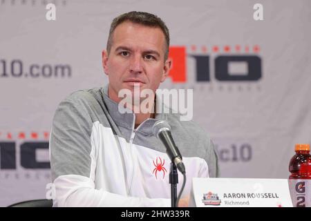 Wilmington, DE, USA. 3. März 2022. Richmond-Cheftrainer AARON ROUSSELL spricht am Donnerstag, 03. März 2022, im Chase Fieldhouse in Wilmington, DE, mit den Medien. (Bild: © Saquan Stimpson/ZUMA Press Wire) Stockfoto