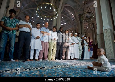 Rom, Italien 30/08/2011: ID-ul-Fitr an der Großen Moschee, dem islamischen Fest des Fastenbrechens im Ramadan. ©Andrea Sabbadini Stockfoto