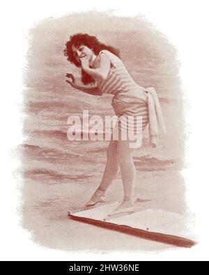 Pariser Naivität. Porträt einer Frau am Strand in einem Badeanzug. Bild aus der illustrierten deutsch-französischen Theaterzeitschrift 'das Album', 1898. Stockfoto