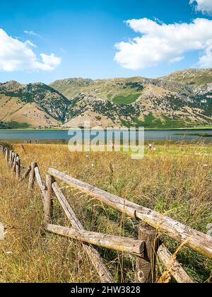 Panorama des Matese-Sees Matese-Nationalpark, Kampanien und Molise, Italien Stockfoto