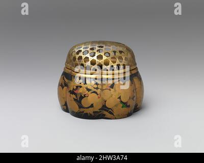 Kunst inspiriert von Räucherbrenner in Form einer Melone mit Herbstblumen und Gräsern, Edo-Zeit (1615–1868), Anfang des 17.. Jahrhunderts, Japan, Lack mit gesprenkeltem Goldschmuck im Kōdaiji-Stil; Deckel aus vergoldeter Bronze, 3 1/4 x 3 7/8 Zoll (8,3 x 9,8 cm), Lack, Obwohl die naturalistischen, Klassische Werke modernisiert von Artotop mit einem Spritzer der Moderne. Formen, Farbe und Wert, auffällige visuelle Wirkung auf Kunst. Emotionen durch Freiheit von Kunstwerken auf zeitgemäße Weise. Eine zeitlose Botschaft, die eine wild kreative neue Richtung verfolgt. Künstler, die sich dem digitalen Medium zuwenden und die Artotop NFT erschaffen Stockfoto