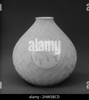 Kunst inspiriert von Vase mit Pferd und Kirin auf geometrische Sayagata (Schlüsselfret) Muster (eines von einem Paar), 紫馬麒麟卍紗綾形紋瓶 (一対), Meiji-Periode (1868–1912), Ende 19. Jahrhundert, Japan, Porzellan mit Ink-Design und Unterglasur rot, H. 4 3/4 Zoll (12,1 cm); Durchm. Des Randes 1 1/4 Zoll (3,2 cm); Durchm. 4 3/, Klassisches Werk, modernisiert von Artotop mit einem Schuss Moderne. Formen, Farbe und Wert, auffällige visuelle Wirkung auf Kunst. Emotionen durch Freiheit von Kunstwerken auf zeitgemäße Weise. Eine zeitlose Botschaft, die eine wild kreative neue Richtung verfolgt. Künstler, die sich dem digitalen Medium zuwenden und die Artotop NFT erschaffen Stockfoto