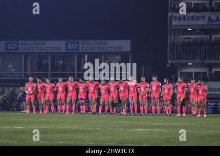 Wakefield, Großbritannien. 03. März 2022. Leeds Rhinos spielten zeigen ihre Einheit mit der Ukraine in Wakefield, Großbritannien am 3/3/2022. (Foto von Mark Cosgrove/News Images/Sipa USA) Quelle: SIPA USA/Alamy Live News Stockfoto