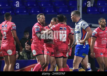 Wakefield, Großbritannien. 03. März 2022. Harry Newman von Leeds Rhinos feiert seinen Versuch in Wakefield, Großbritannien am 3/3/2022. (Foto von Mark Cosgrove/News Images/Sipa USA) Quelle: SIPA USA/Alamy Live News Stockfoto