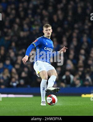 Liverpool, Großbritannien. 03. März 2022. Jarrad Branthwaite #32 von Everton in Aktion in Liverpool, Vereinigtes Königreich am 3/3/2022. (Foto von Craig Thomas/News Images/Sipa USA) Quelle: SIPA USA/Alamy Live News Stockfoto