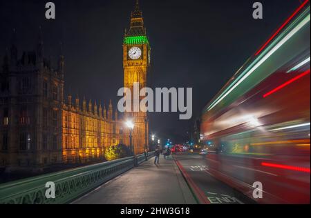 Big Ben und roter Doppeldeckerbus, London, England, Großbritannien Stockfoto