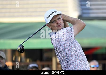 Orlando, Usa. 03. März 2022. Justin Rose schlägt sich bei der Arnold Palmer Invitational 2022 ab, die am Donnerstag, den 3. März 2022, im Bay Hill Club and Lodge in Orlando, Florida, stattfand. Foto von Joe Marino/UPI Credit: UPI/Alamy Live News Stockfoto