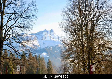 Winteransicht der Berge von Les Ecovets, Villars in den Schweizer Alpen Stockfoto