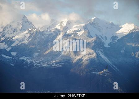 Winteransicht der Berge von Les Ecovets, Villars in den Schweizer Alpen Stockfoto