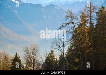 Winteransicht der Berge von Les Ecovets, Villars in den Schweizer Alpen Stockfoto