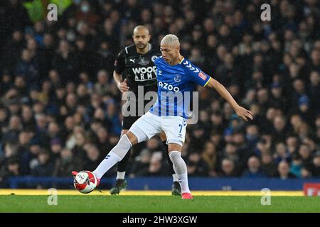 Liverpool, Großbritannien. 03. März 2022. Richarlison #7 von Everton in Aktion in Liverpool, Vereinigtes Königreich am 3/3/2022. (Foto von Craig Thomas/News Images/Sipa USA) Quelle: SIPA USA/Alamy Live News Stockfoto